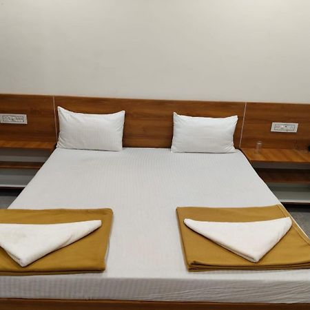 Ayodhya Bhavan - Near Dwarka Railway Station & Shree Dwarkadhish Temple מראה חיצוני תמונה