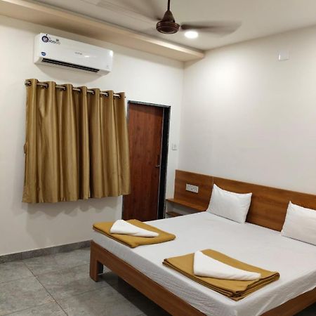 Ayodhya Bhavan - Near Dwarka Railway Station & Shree Dwarkadhish Temple מראה חיצוני תמונה