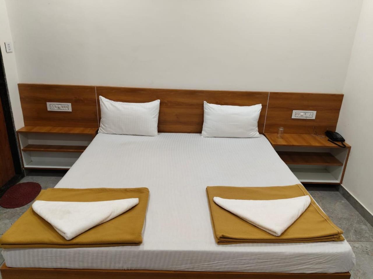 Ayodhya Bhavan - Near Dwarka Railway Station & Shree Dwarkadhish Temple מראה חיצוני תמונה